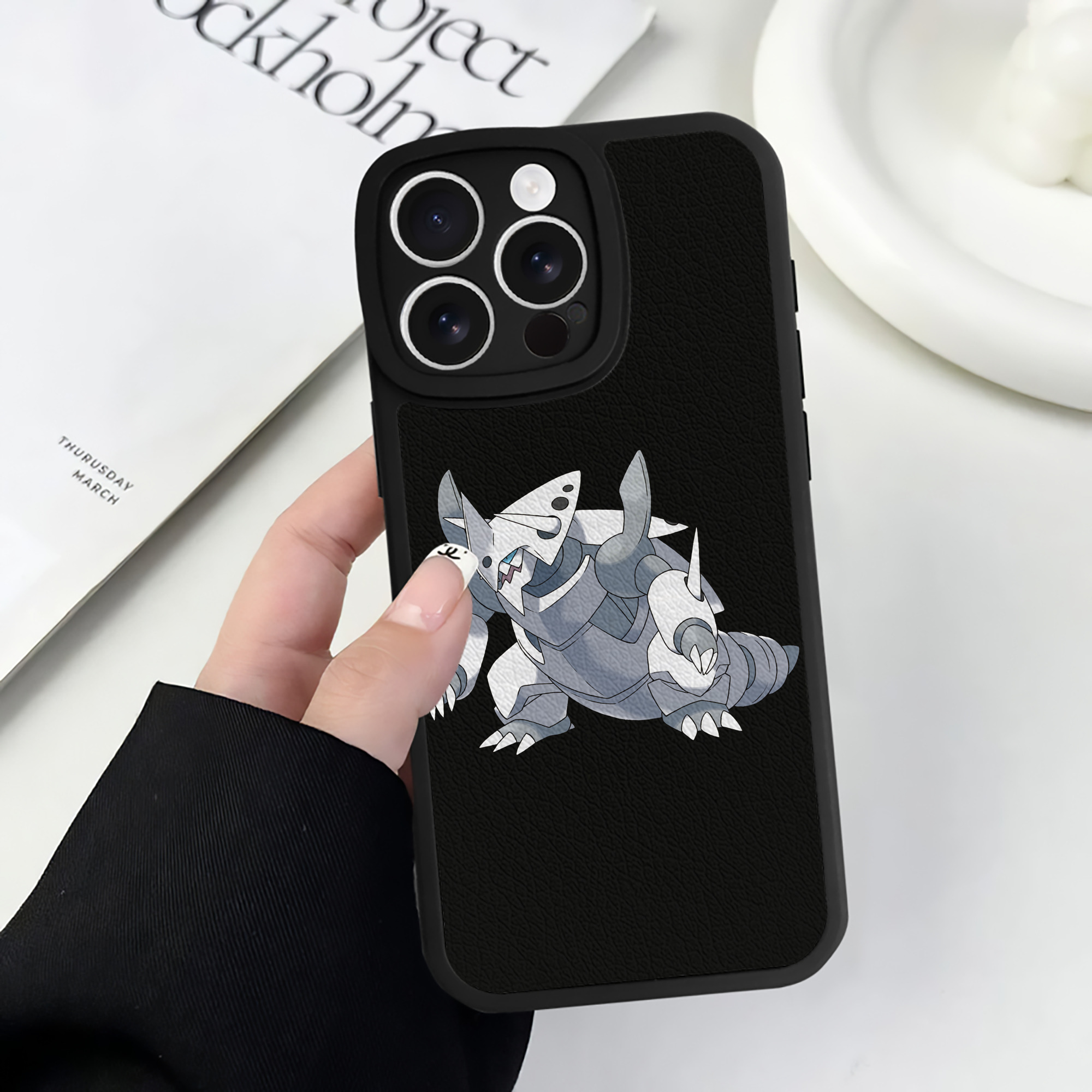 （画像用） ポケットモンスター Pokémon 【iPhone 16シリーズ対応】シリコンスマホケース（レザー調） 材質：シリコン